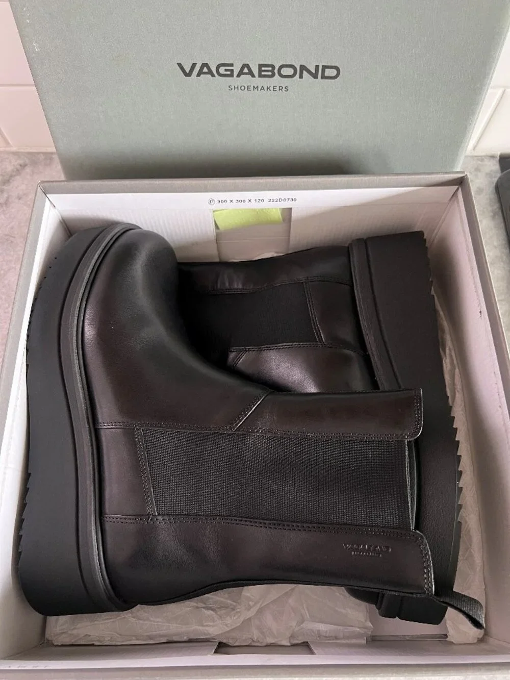 Vagabond Tara Chelsea Boots- Womens Size 9 US